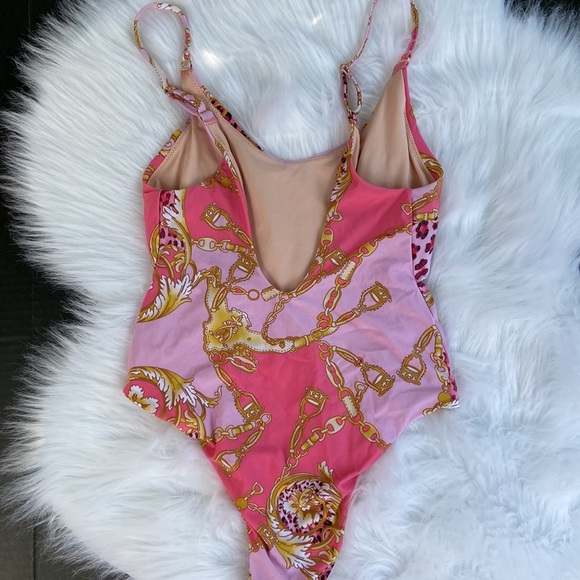 New GUESS One Piece Swimsuit SZ S - Picture 6 of 11
